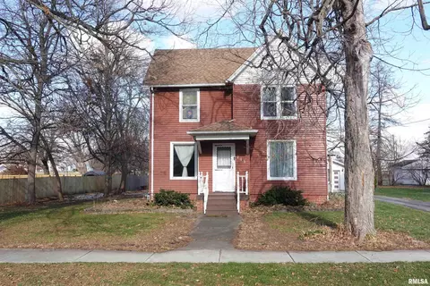 215 E Holmes St, Oneida, IL 61467 photo 2