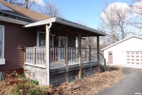 215 E Holmes St, Oneida, IL 61467 photo 5