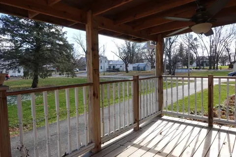 215 E Holmes St, Oneida, IL 61467 photo 7