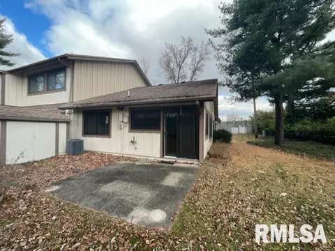 17 Oakbend Ct, Springfield, IL 62704 photo 2
