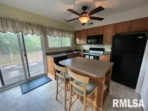 17 Oakbend Ct, Springfield, IL 62704 photo 3