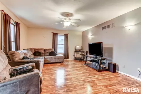1417 N Stephens St, Springfield, IL 62702 photo 2
