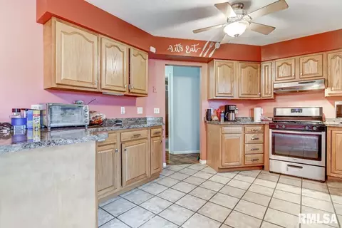 1417 N Stephens St, Springfield, IL 62702 photo 8
