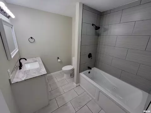 37 Devine Dr, Riverton, IL 62561 photo 17