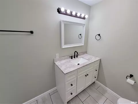 37 Devine Dr, Riverton, IL 62561 photo 18