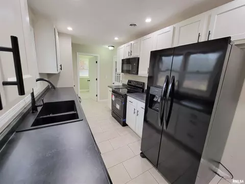 37 Devine Dr, Riverton, IL 62561 photo 8