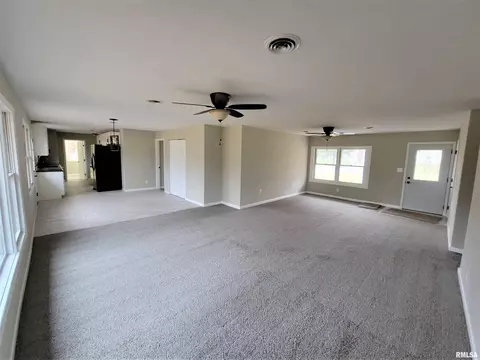 37 Devine Dr, Riverton, IL 62561 photo 12