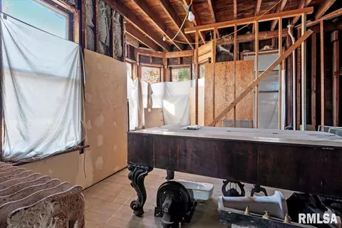 402 E Jefferson St, Mount Pulaski, IL 62548 photo 9