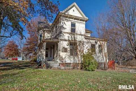 402 E Jefferson St, Mount Pulaski, IL 62548 photo 3