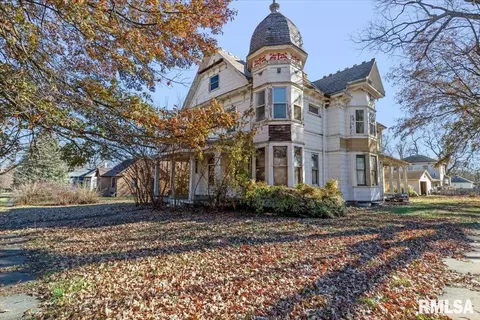 402 E Jefferson St, Mount Pulaski, IL 62548 photo 1