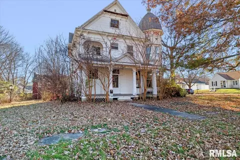 402 E Jefferson St, Mount Pulaski, IL 62548 photo 2