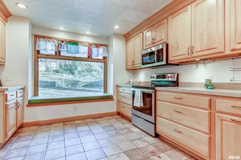 1825 Outer Park Dr, Springfield, IL 62704 photo 9