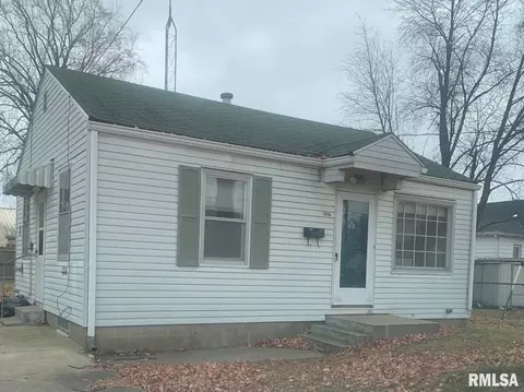 1016 N Bond St, Springfield, IL 62702 photo 1