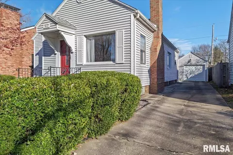 2012 S Whittier Ave, Springfield, IL 62704 photo 4