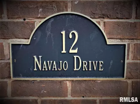 12 Navajo Dr, Springfield, IL 62711 photo 2