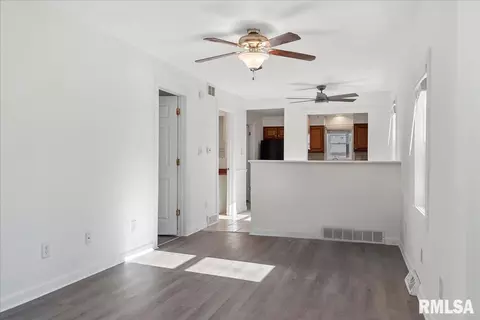 2424 S 10th St, Springfield, IL 62703 photo 5