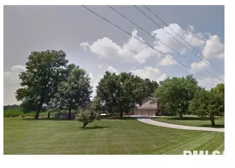1075 S Farmingdale Rd, New Berlin, IL 62670