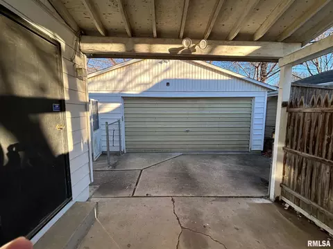2510 Burton Dr, Springfield, IL 62704 photo 5