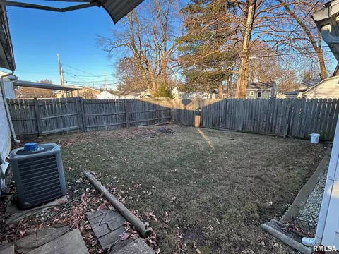 2510 Burton Dr, Springfield, IL 62704 photo 3