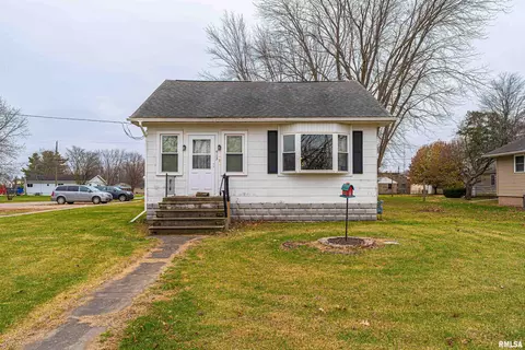 413 E North St, Emden, IL 62635 photo 3