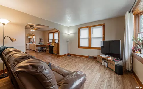 413 E North St, Emden, IL 62635 photo 5