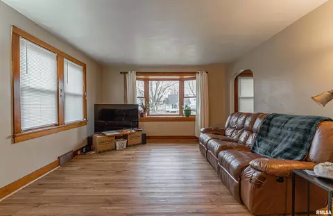 413 E North St, Emden, IL 62635 photo 7