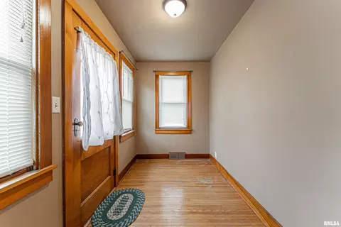 413 E North St, Emden, IL 62635 photo 4