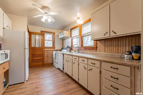 413 E North St, Emden, IL 62635 photo 10