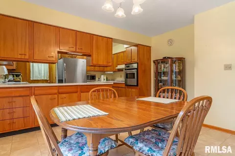 2404 Cahokia Dr, Springfield, IL 62702 photo 12