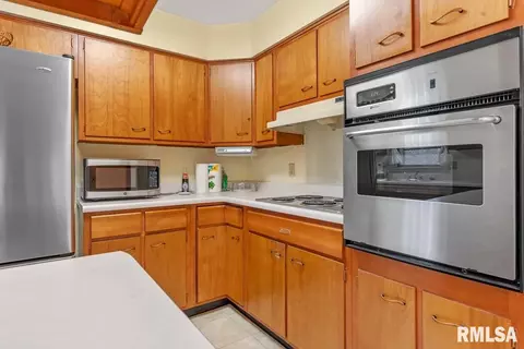 2404 Cahokia Dr, Springfield, IL 62702 photo 9