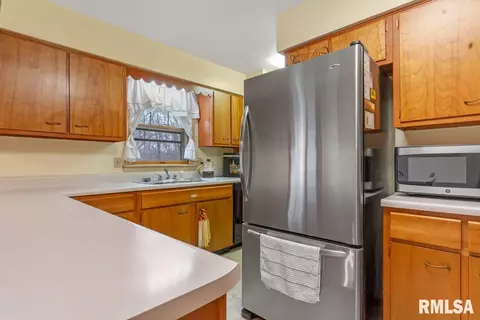 2404 Cahokia Dr, Springfield, IL 62702 photo 11