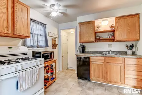 2001 E Hood St, Springfield, IL 62703 photo 7