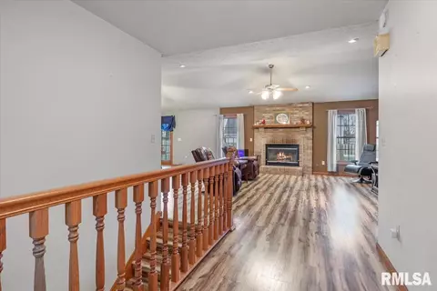 4016 Oakview Dr, Springfield, IL 62712 photo 2