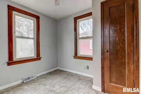 2804 Holmes Ave, Springfield, IL 62704 photo 14