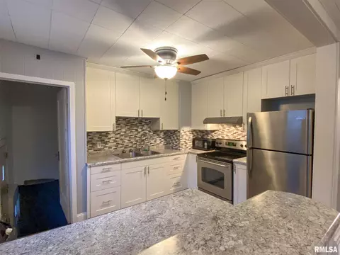 2252 S 10th St, Springfield, IL 62704 photo 6