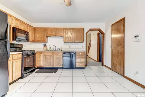 2102 Stockton Dr, Springfield, IL 62703 photo 9