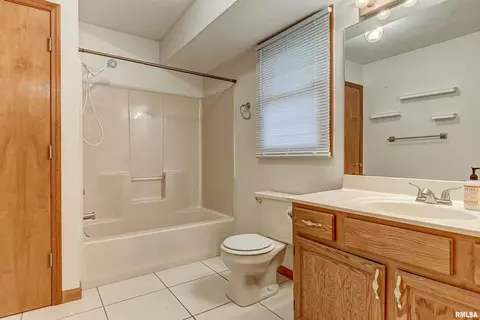 2102 Stockton Dr, Springfield, IL 62703 photo 12