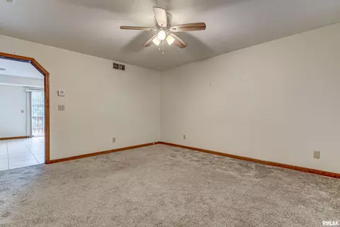 2102 Stockton Dr, Springfield, IL 62703 photo 7
