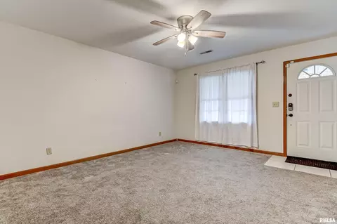 2102 Stockton Dr, Springfield, IL 62703 photo 4