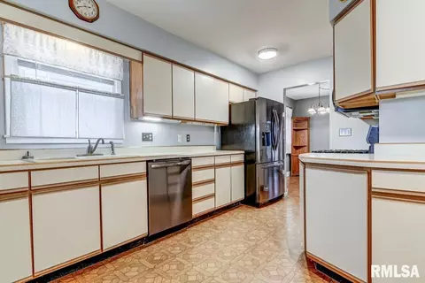 48 Villanova Dr, Springfield, IL 62703 photo 8