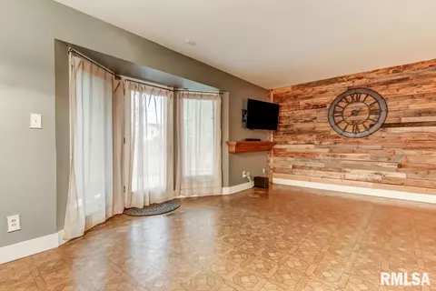 48 Villanova Dr, Springfield, IL 62703 photo 2