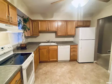 2 Melody Ln, Springfield, IL 62702 photo 5