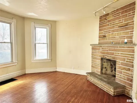 1023 N 4th St, Springfield, IL 62702 photo 2