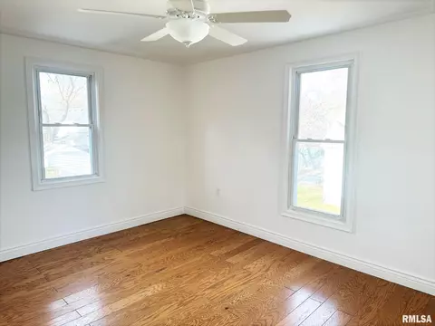 1023 N 4th St, Springfield, IL 62702 photo 4