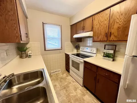 3514 St Francis Dr, Springfield, IL 62703 photo 3