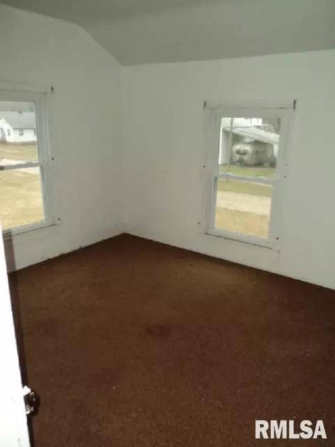 219 E 3rd St, Maquon, IL 61458 photo 7