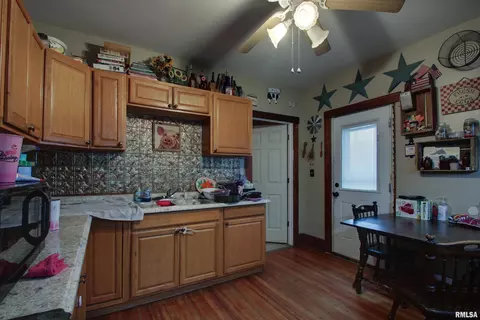 302 N Walnut St, Bowen, IL 62316 photo 4
