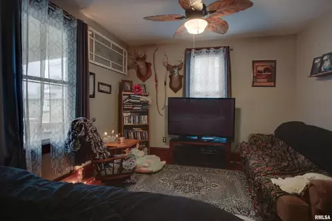 302 N Walnut St, Bowen, IL 62316 photo 11