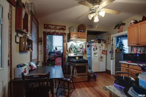 302 N Walnut St, Bowen, IL 62316 photo 5