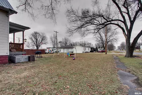 302 N Walnut St, Bowen, IL 62316 photo 23